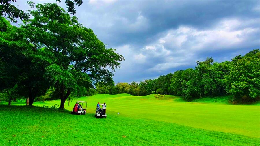 Dragon Hills Golf & Country Club in Ratchaburi, Thailand (2)