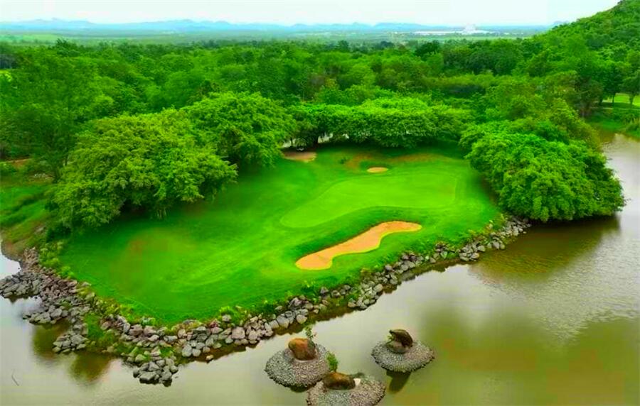 Dragon Hills Golf & Country Club in Ratchaburi, Thailand (9)