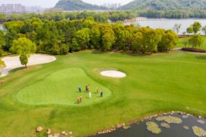 Jian Lake Blue Bay Golf Club in Lingshui, Hainan (11)