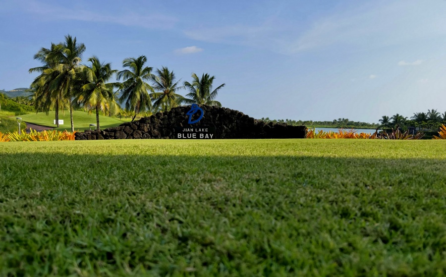 Jian Lake Blue Bay Golf Club in Lingshui, Hainan (2)