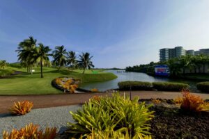 Jian Lake Blue Bay Golf Club in Lingshui, Hainan (3)