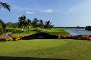 Jian Lake Blue Bay Golf Club in Lingshui, Hainan (9)