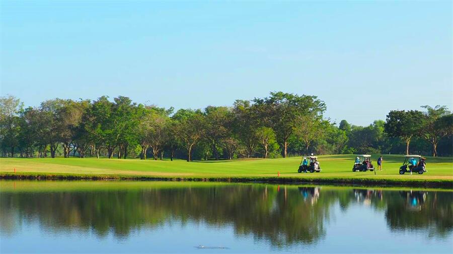 Lotus Valley Golf Resort in Chachoengsao, Thailand (5)