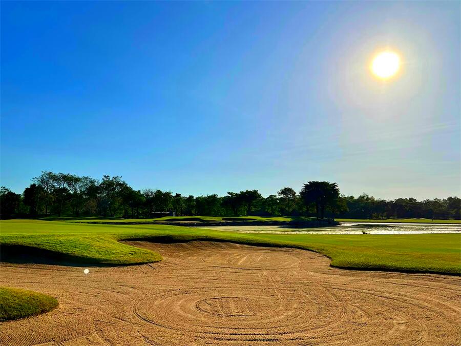 Lotus Valley Golf Resort in Chachoengsao, Thailand (6)