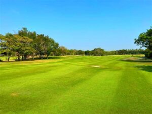Lotus Valley Golf Resort in Chachoengsao, Thailand (9)