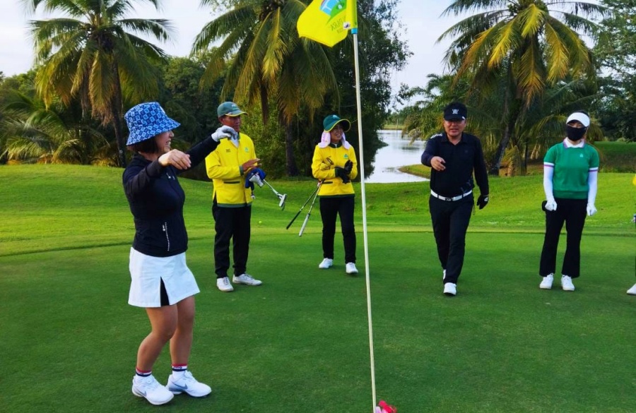 Victory Park Golf & Country Club in Nong Khai, Thailand (10)