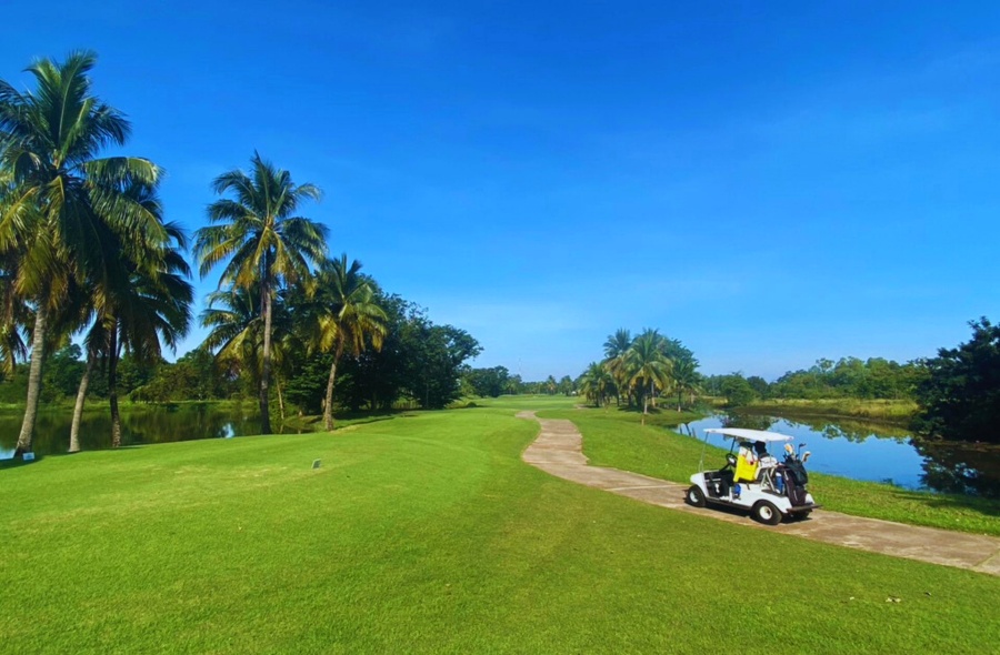Victory Park Golf & Country Club in Nong Khai, Thailand (8)