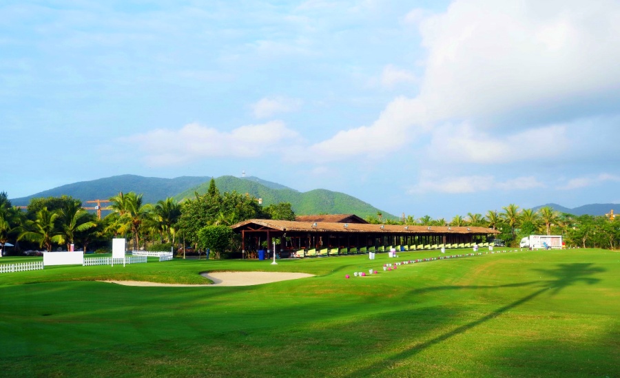 Yalong Bay Golf Club in Sanya, Hainan (1)