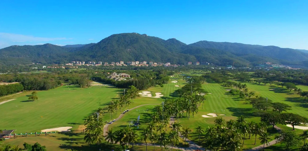Yalong Bay Golf Club in Sanya, Hainan (17)