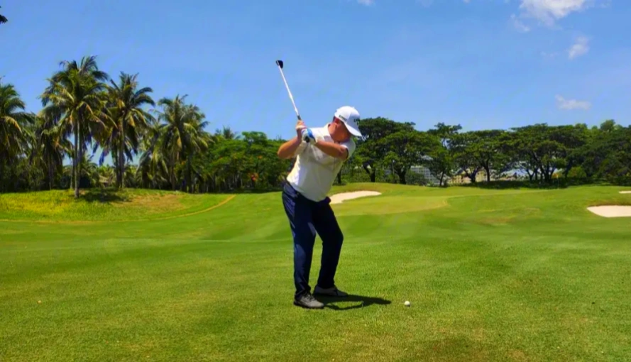 Yalong Bay Golf Club in Sanya, Hainan (18)