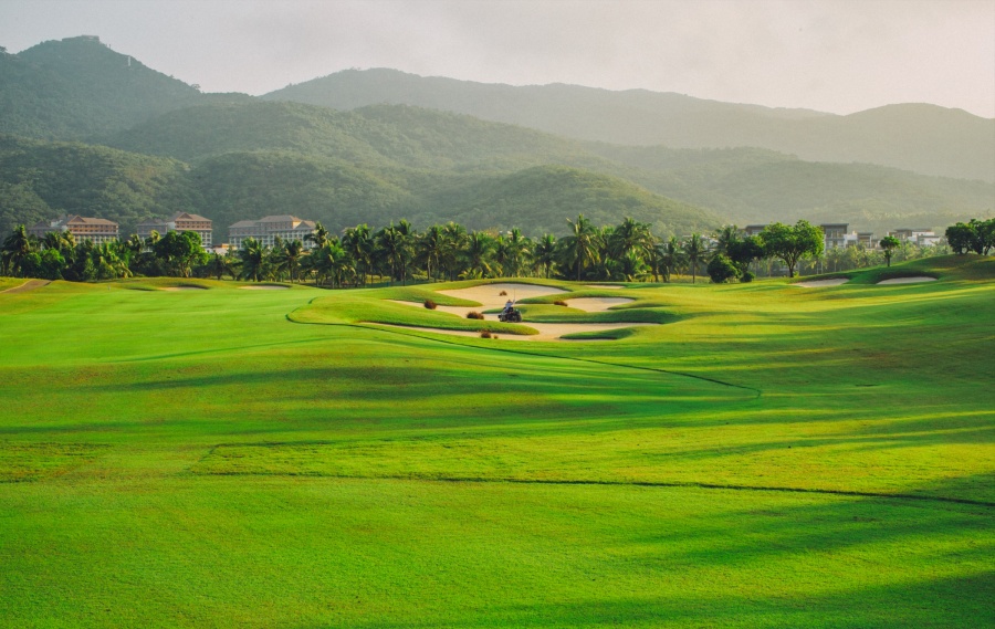 Yalong Bay Golf Club in Sanya, Hainan (2)