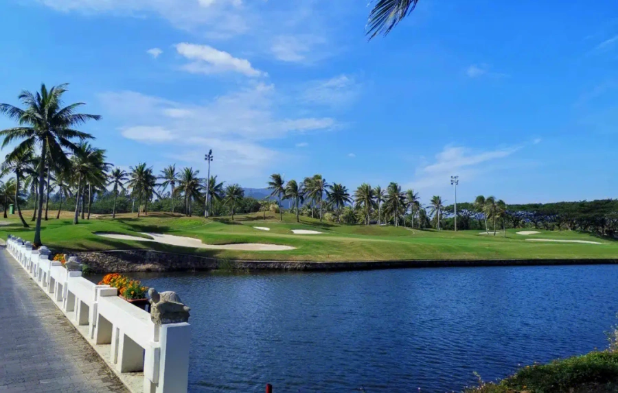 Yalong Bay Golf Club in Sanya, Hainan (20)