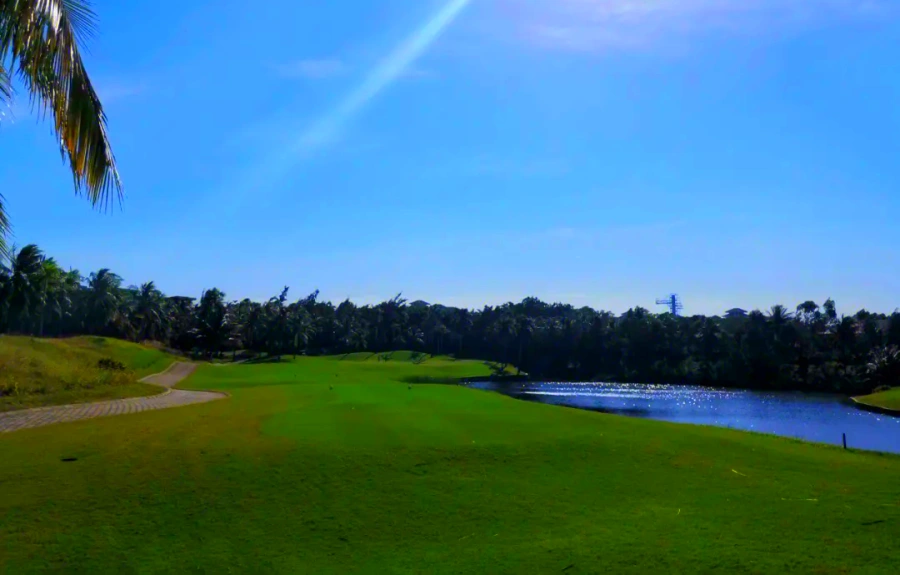 Yalong Bay Golf Club in Sanya, Hainan (21)