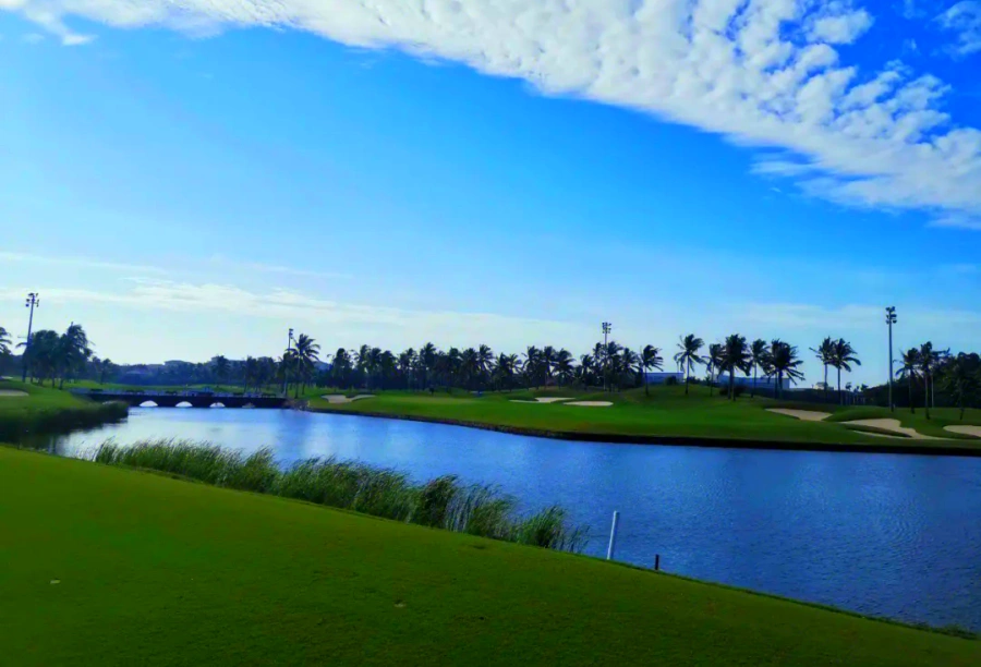 Yalong Bay Golf Club in Sanya, Hainan (22)
