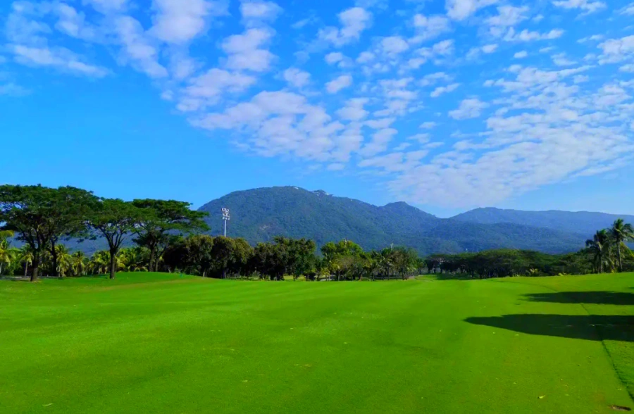 Yalong Bay Golf Club in Sanya, Hainan (26)