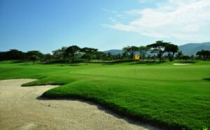 Yalong Bay Golf Club in Sanya, Hainan (4)