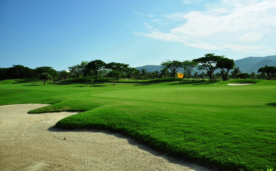 Yalong Bay Golf Club in Sanya, Hainan (4)