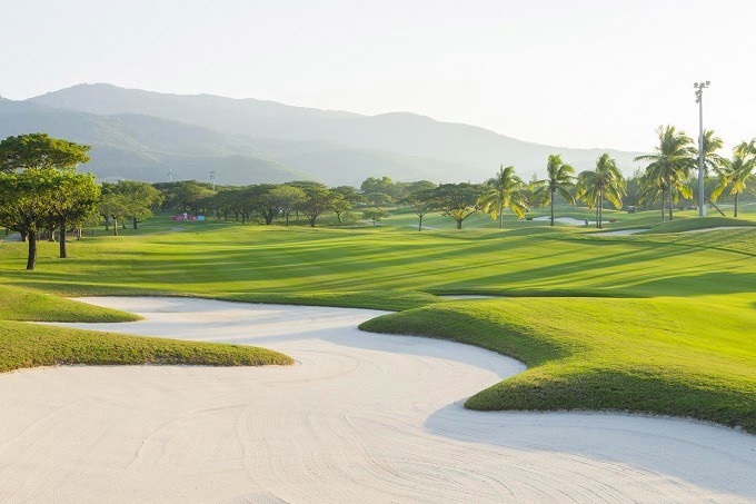Yalong Bay Golf Club in Sanya, Hainan (6)