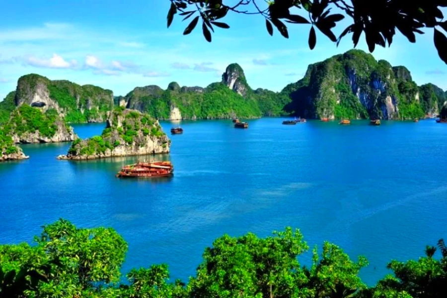 Castaway Island in Ha Long Bay (4)