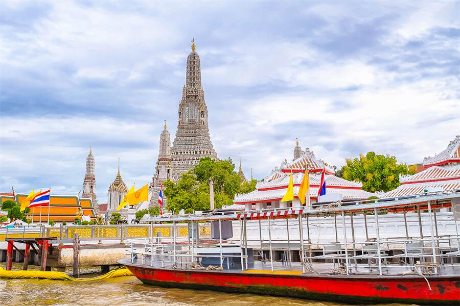 Chaophraya Cruise in Bangkok, Thailand (6)