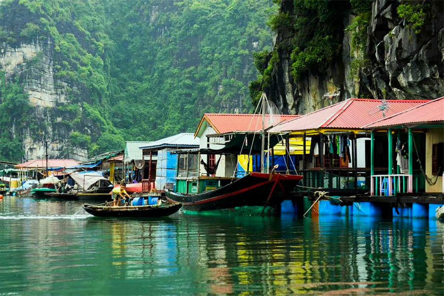 Cua Van Floating Village in Ha Long Bay (1)