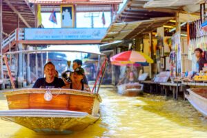 Damnoen Saduak Floating Market in Ratchaburi, Thailand (13)