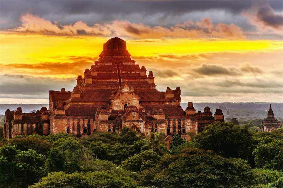Dhammayangyi Temple in Bagan, Myanmar (6)