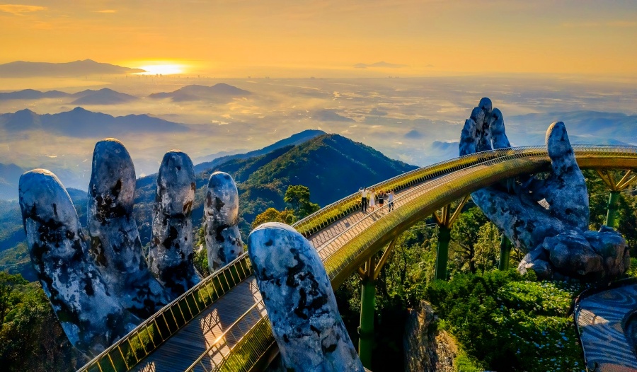 Golden Bridge in Da Nang, Vietnam (4)