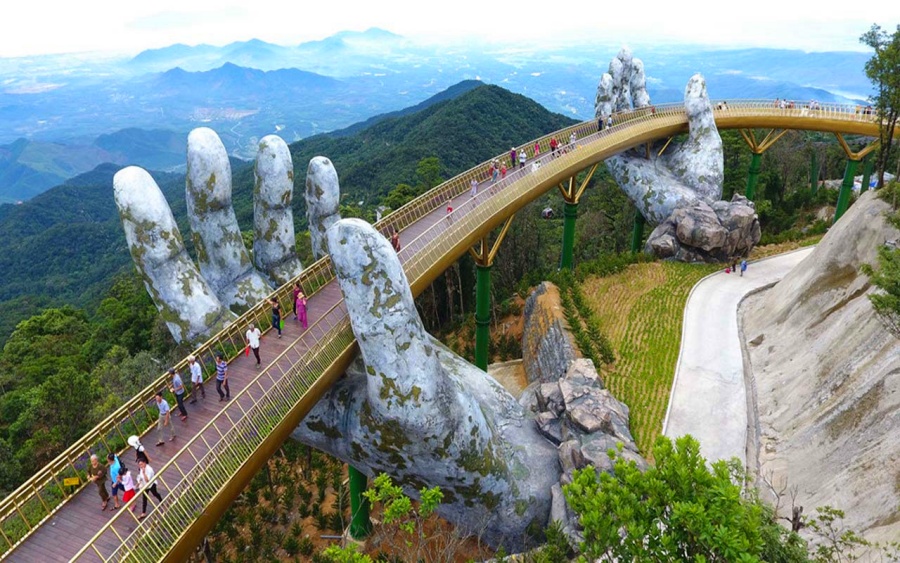 Golden Bridge in Da Nang, Vietnam (9)