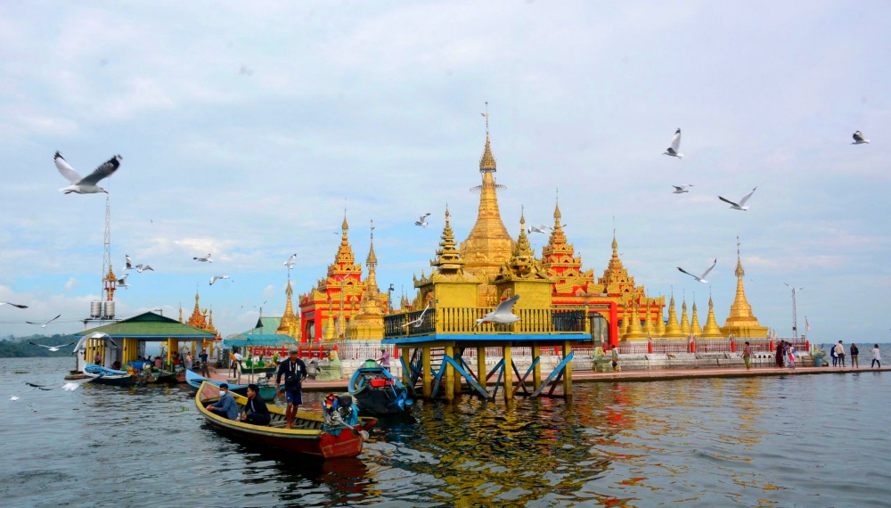 Indawgyi Lake and Shwe Myintzu Pagoda in Kachin State, Myanmar (7)