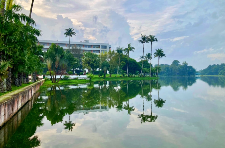 Inya Lake in Yangon, Myanmar (1)