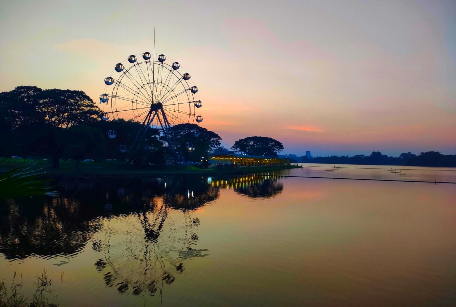 Inya Lake in Yangon, Myanmar (2)