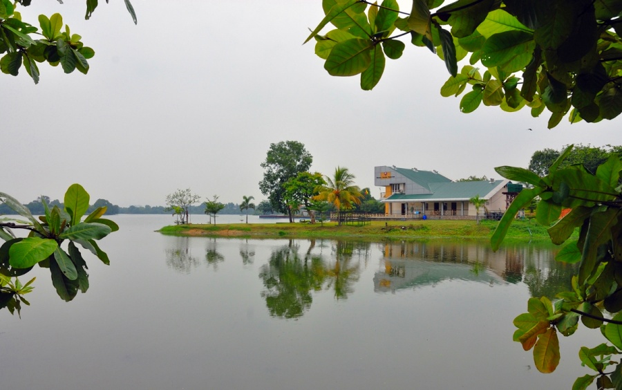 Inya Lake in Yangon, Myanmar (5)
