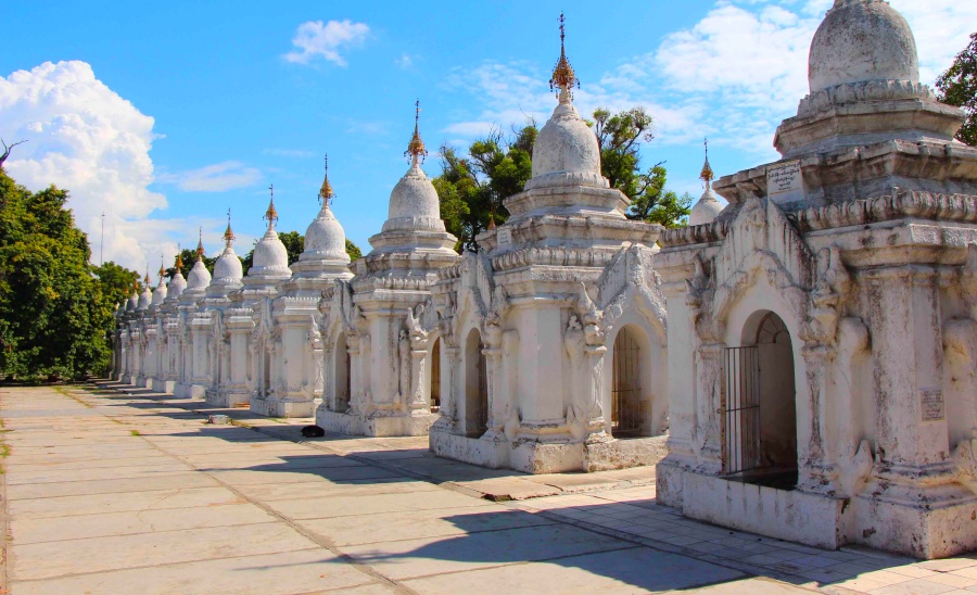 Kuthodaw Pagoda in Mandalay, Myanmar (2)