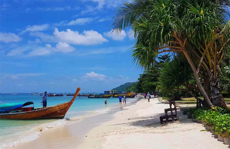 Laem Tong Bay in Krabi, Thailand (1)