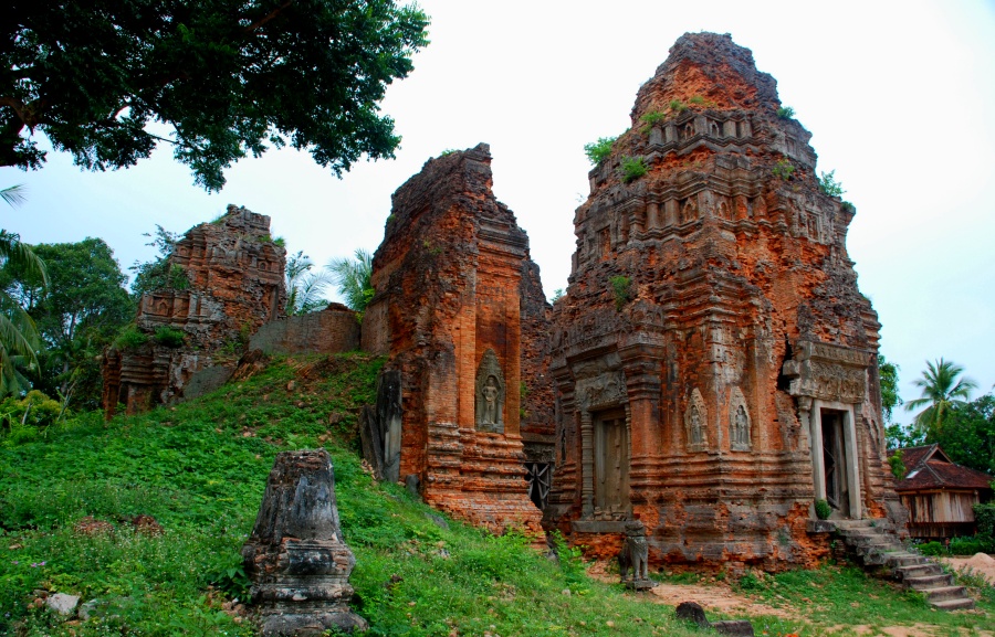 Lolei Temple of Roluos Temples in Siem Reap, Cambodia (6)