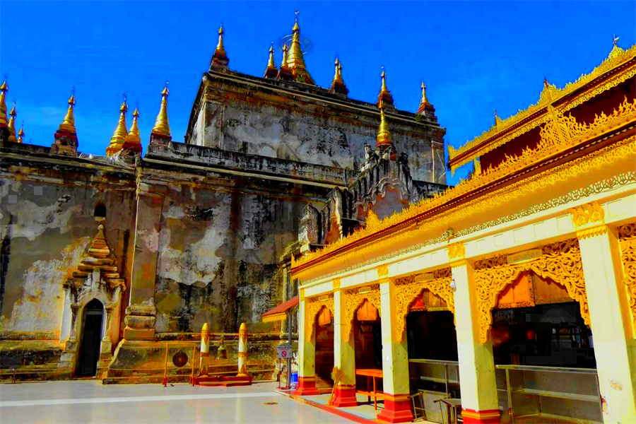 Manuha Temple in Bagan, Myanmar (1)