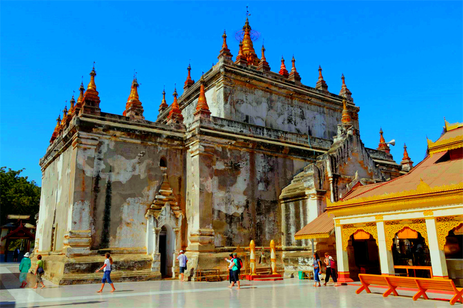 Manuha Temple in Bagan, Myanmar (3)