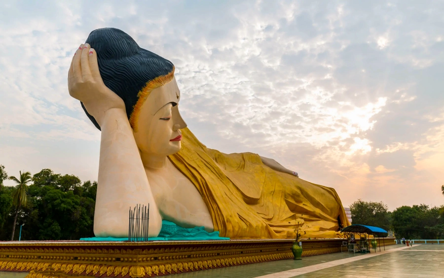 Mya Tha Lyaung Reclining Buddha in Bago, Myanmar (4)