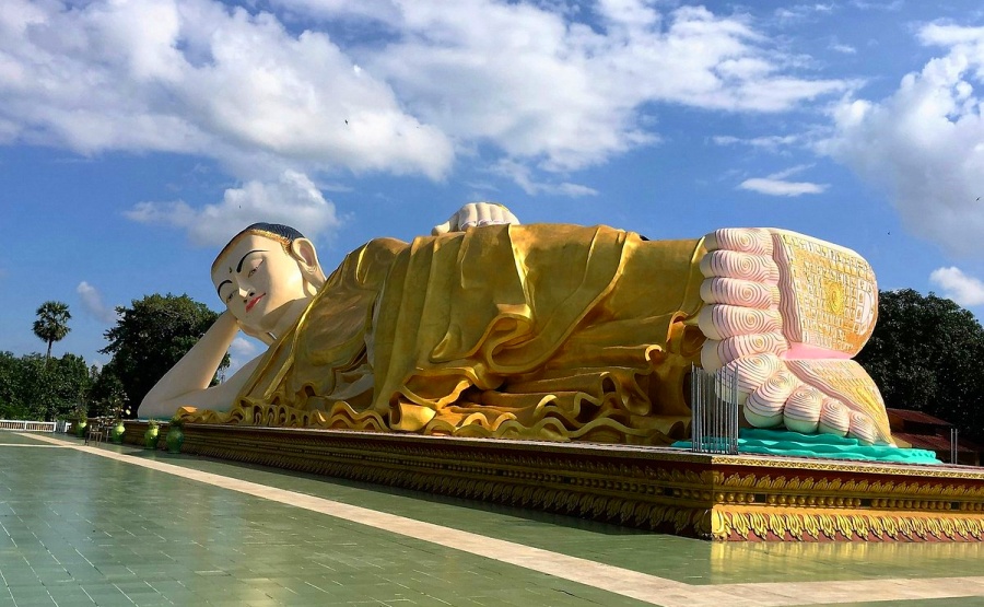 Mya Tha Lyaung Reclining Buddha in Bago, Myanmar (7)