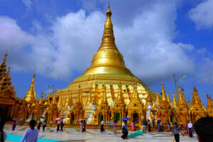 Shwemawdaw Pagoda in Bago, Myanmar (4)