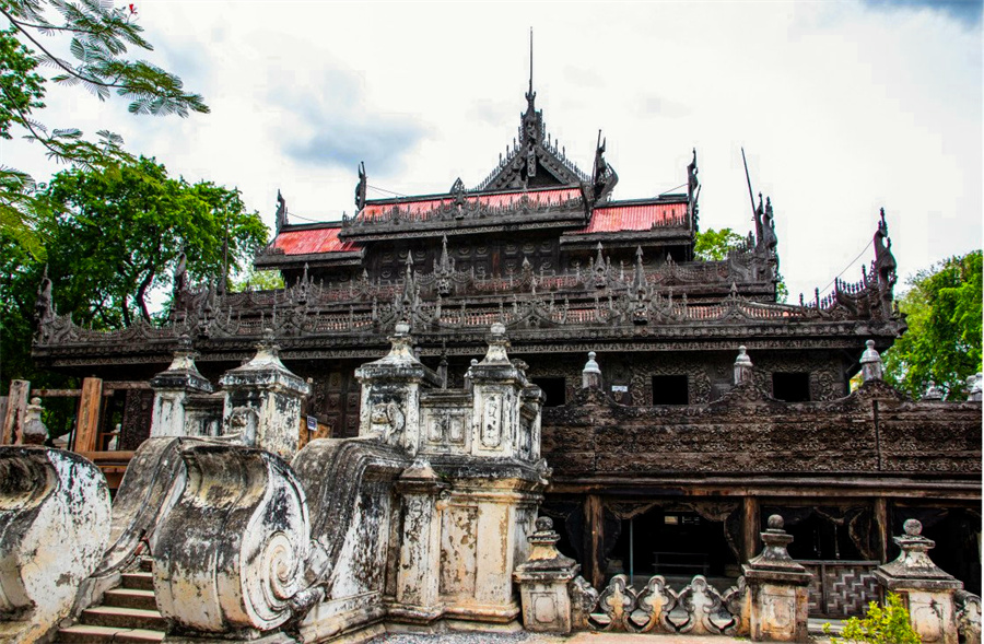 Shwenandaw Monastery in Mandalay, Myanmar (3)