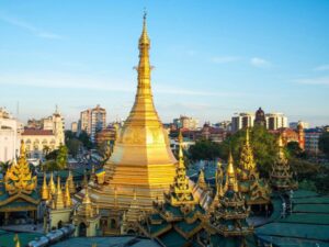 Sule Pagoda in Yangon, Myanmar (5)