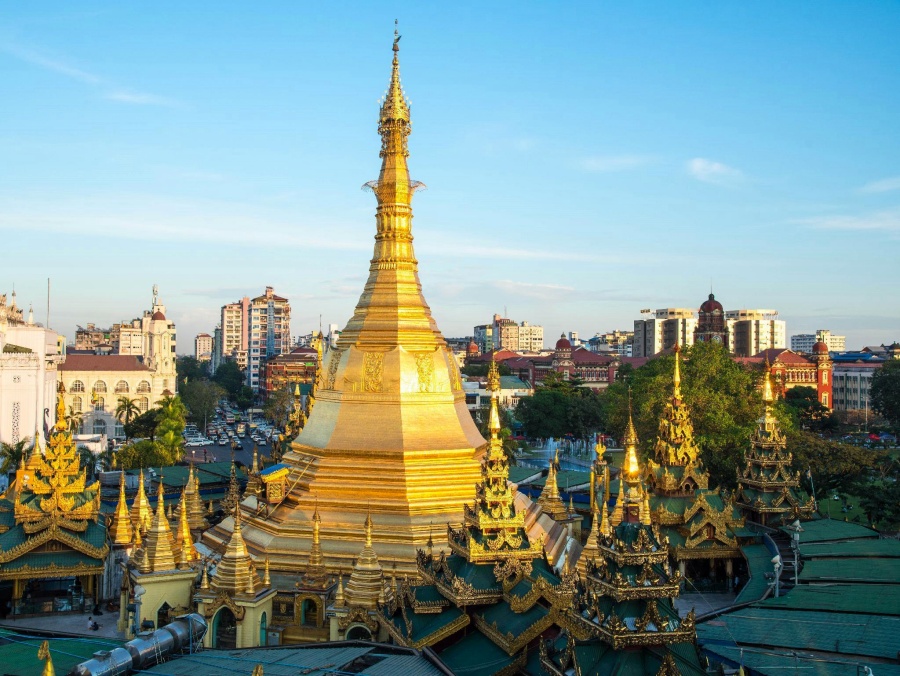 Sule Pagoda in Yangon, Myanmar (5)