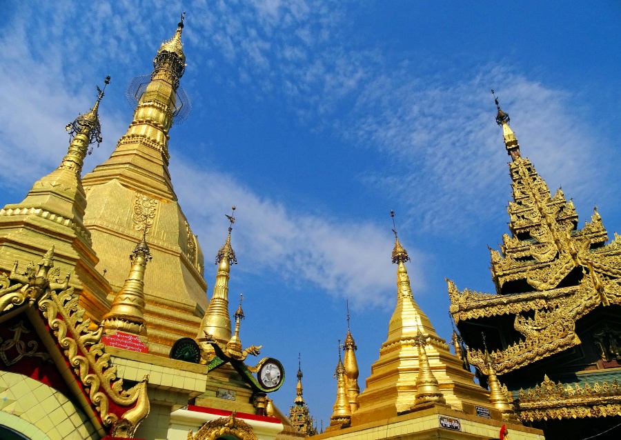 Sule Pagoda in Yangon, Myanmar (9)