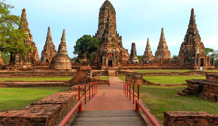 Wat Chaiwatthanaram in Ayutthaya, Thailand (4)