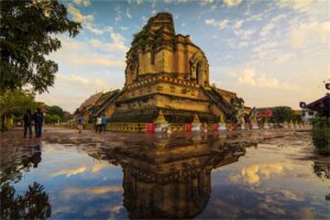 Wat Chedi Luang in Chiang Mai, Thailand (3)