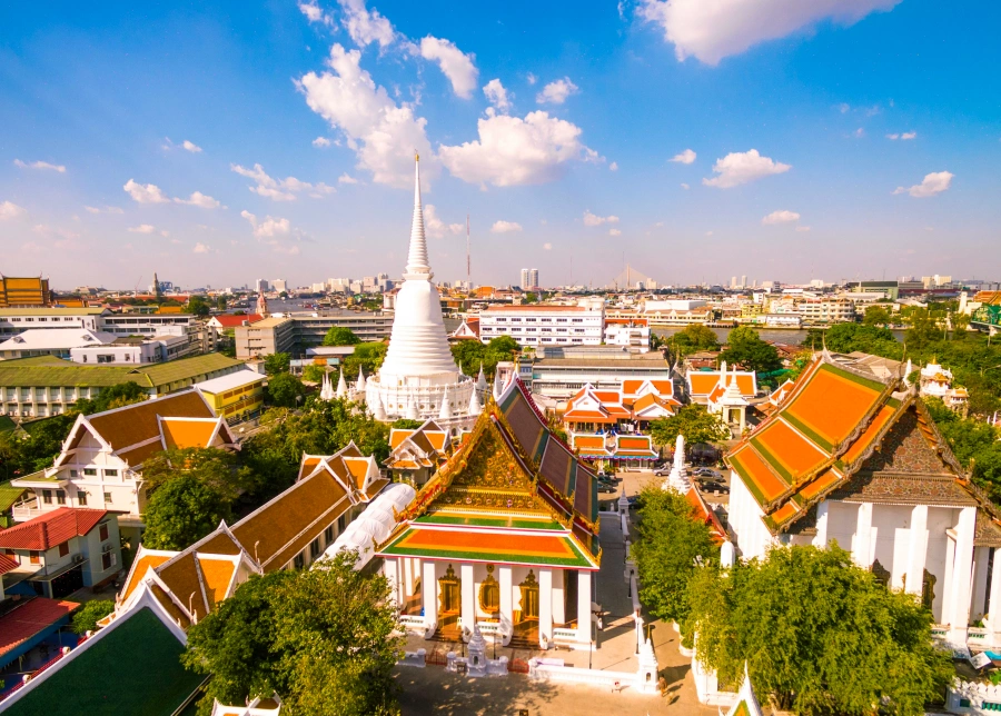Wat Pathum Wanaram in Bangkok, Thailand3