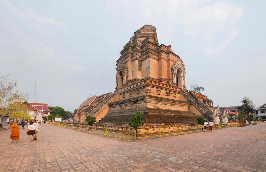 Wat Phra That Chedi Luang in Chiang Saen of Chiang Rai, Thailand (4)