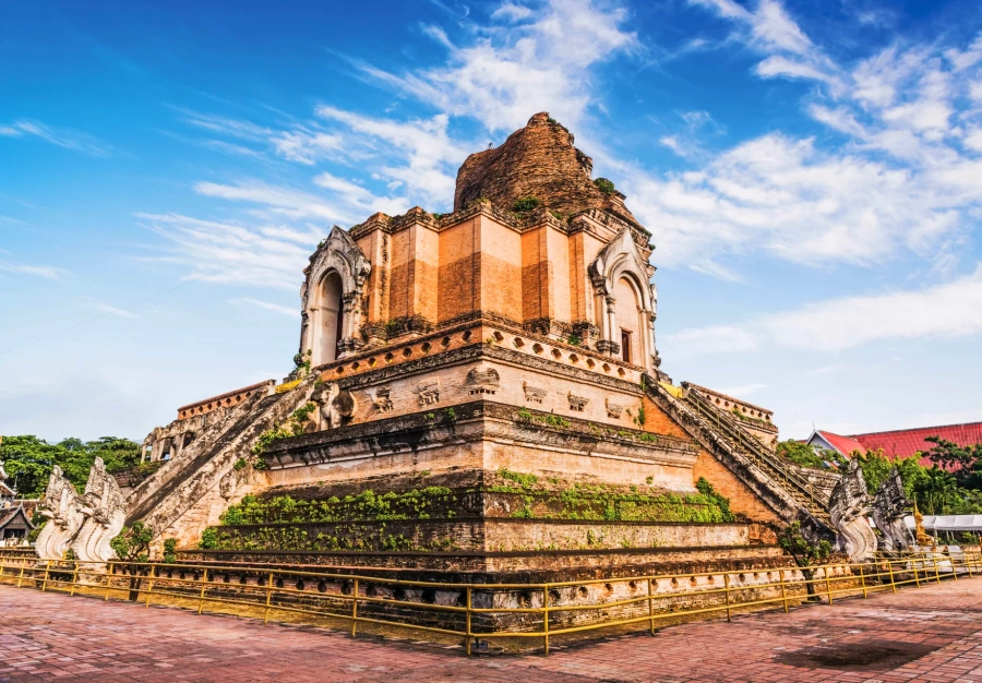 Wat Phra That Chedi Luang in Chiang Saen of Chiang Rai, Thailand (7)